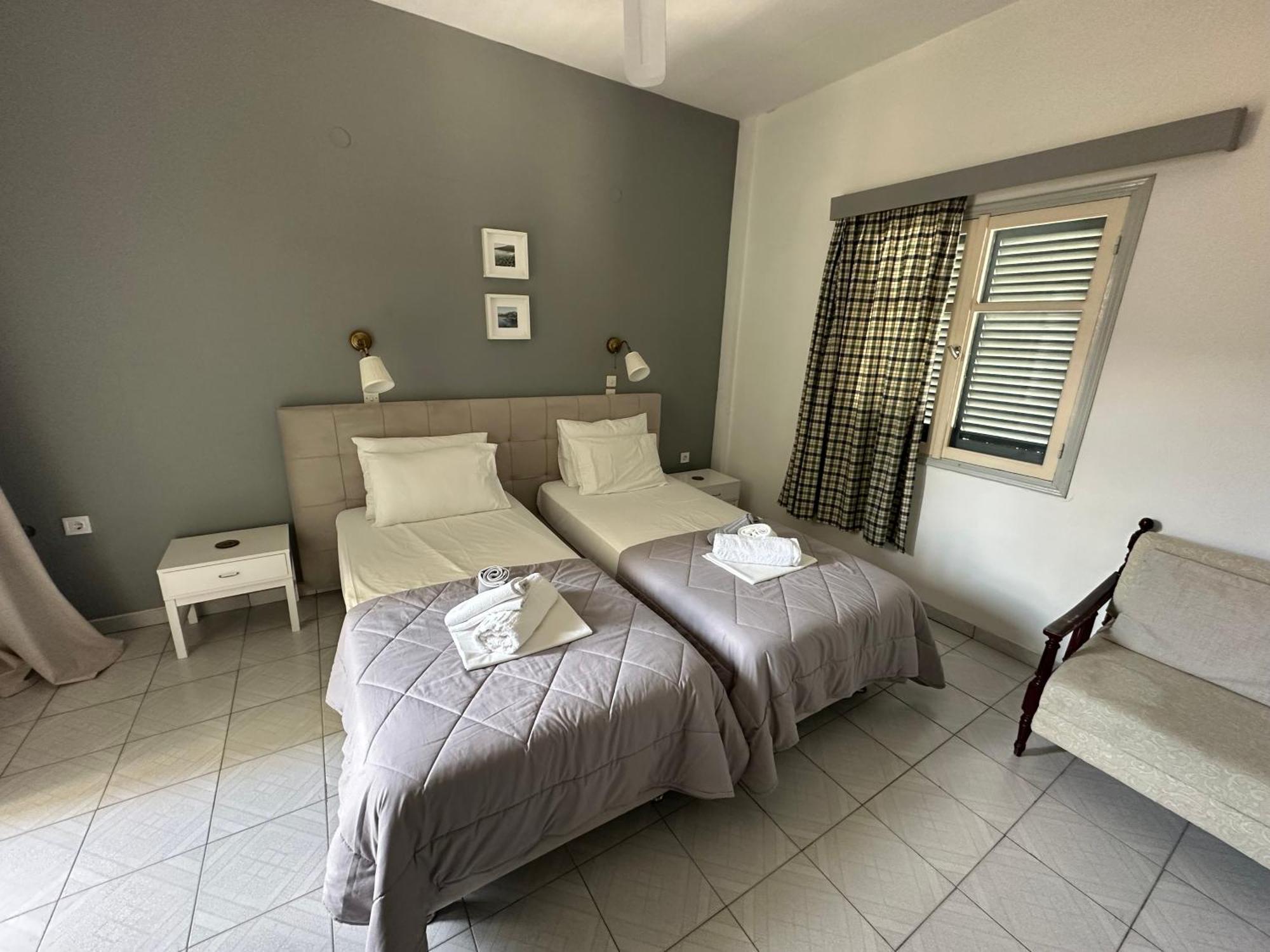 Livadia  George Apartments מראה חיצוני תמונה