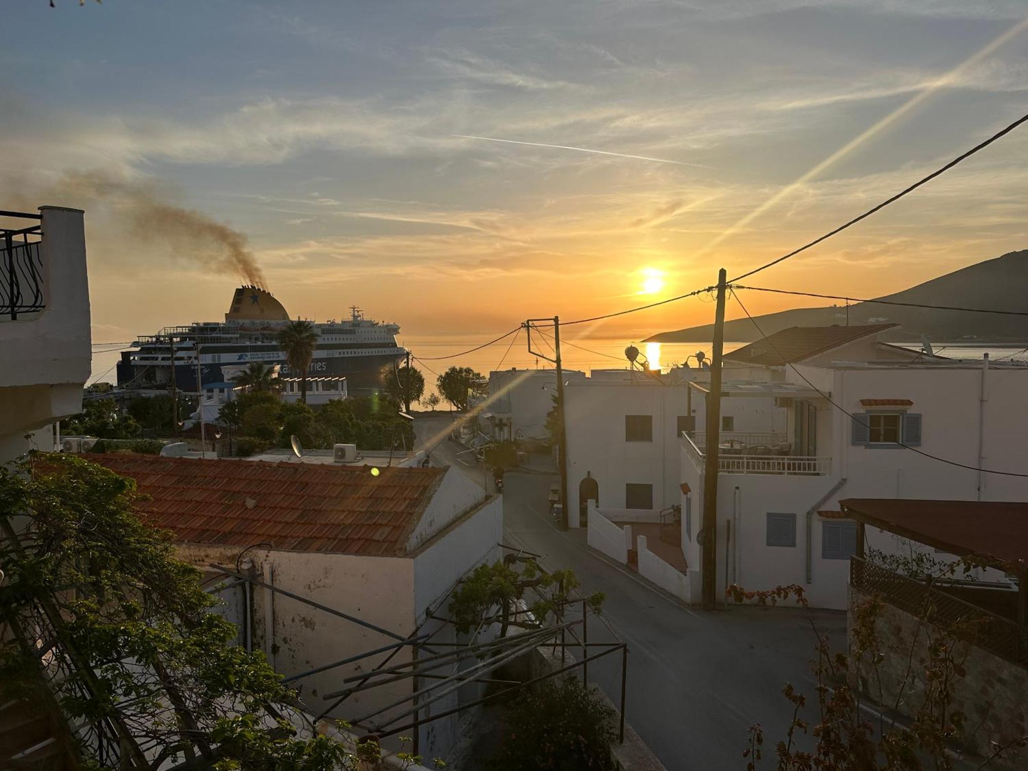 Livadia  George Apartments מראה חיצוני תמונה
