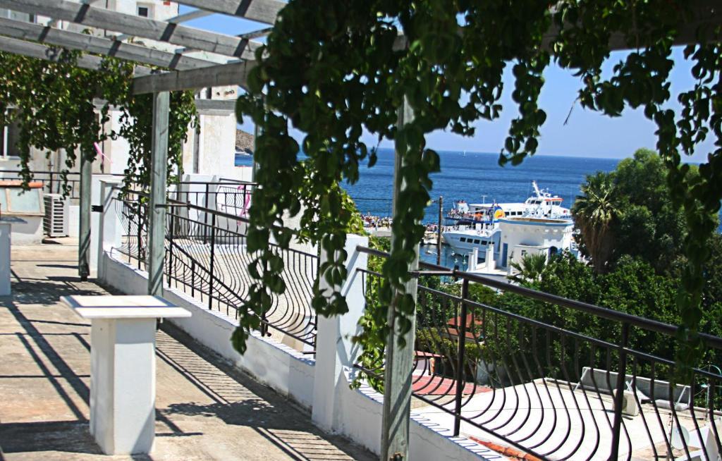Livadia  George Apartments מראה חיצוני תמונה